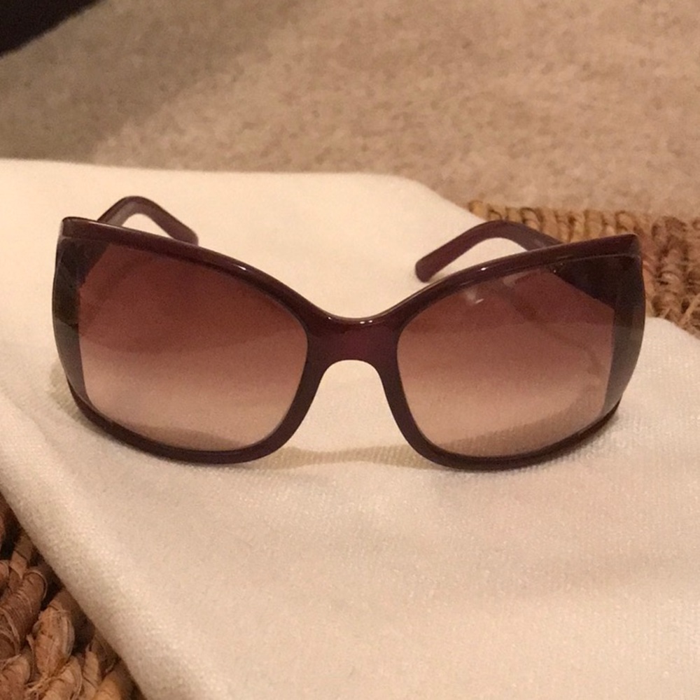 Super stylie dark red Fendi sunglasses